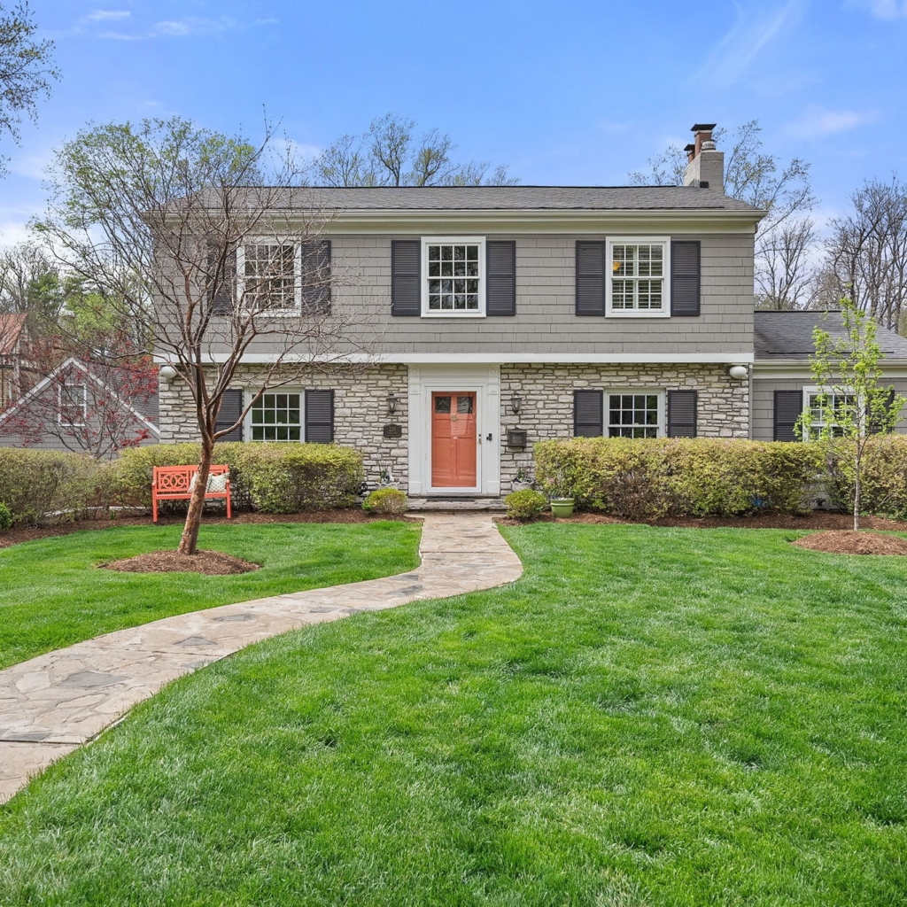 Home with front lawn with bench outside